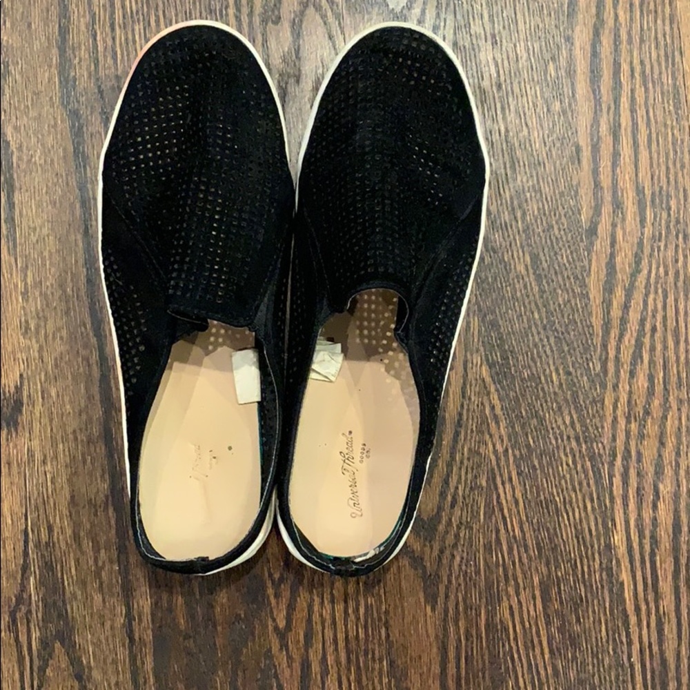 Universal Threads perforated slides size 8